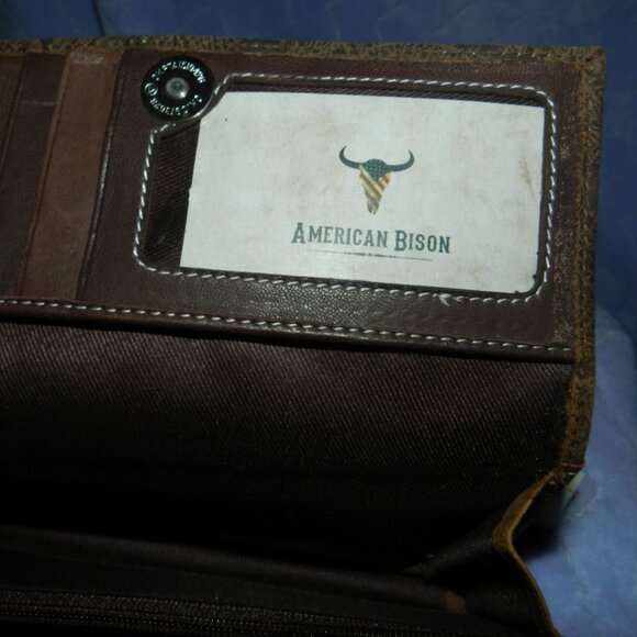 NEW AMERICAN BISON TOOLED GENUINE LEATHER  BROWN WALLET WOMENS🆕🏃🏻💨🚚 - Picture 9 of 14